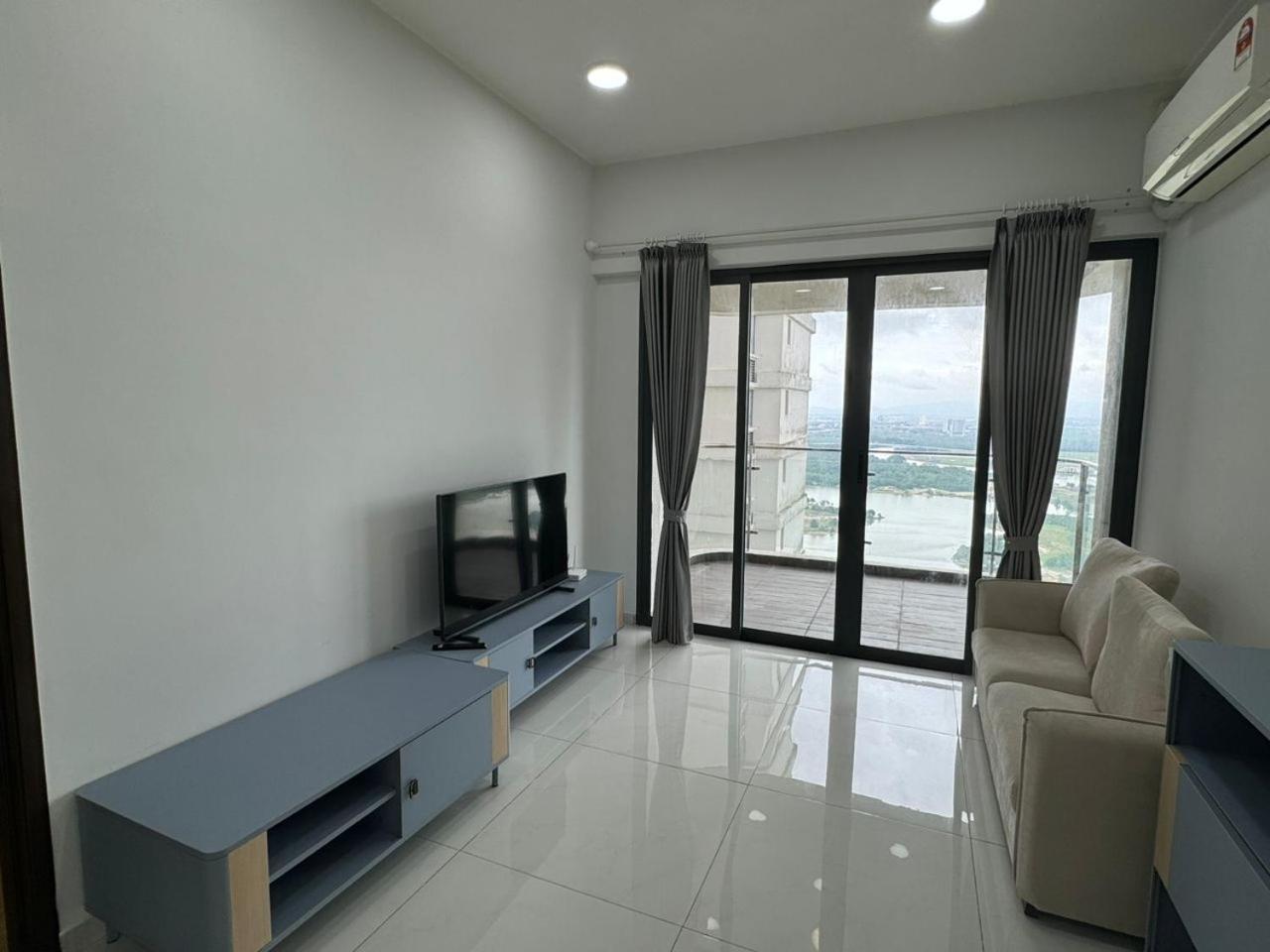 Vesta Homes, Royalstrand 2br,dangabay Apartment *